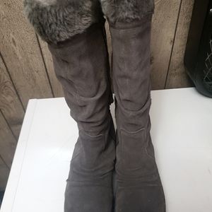 Snow Boots Size 11M Gray Color